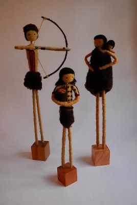 Esculturas de fieltro, familia Chona hombre, mujer y niño.