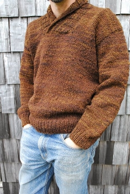 Sweater de hombre, teñido con tintes naturales (barba de palo) lana 100% de oveja.